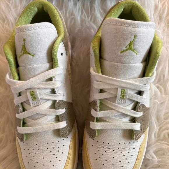 RESERVED Air Jordan 1 low - Picture 2 of 6